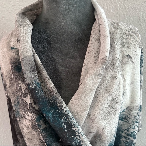 Donna Karan New York Abstract Print Surplice Blouse Lined Size L - Picture 2 of 9